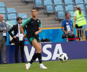Video: Ronaldo cùng đồng đội tập luyện trước trận gặp Tây Ban Nha