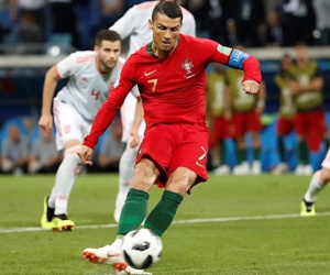 Ronaldo là cầu thủ đầu tiên ghi bàn ở tám giải đấu lớn liên tiếp