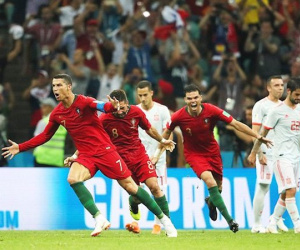 Ronaldo nổ hat-trick, Bồ Đào Nha rượt đuổi ngoạn mục Tây Ban Nha