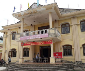 10 người thân làm quan 1 xã