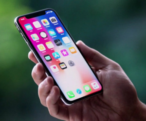 Apple đang cân nhắc bán iPhone mới giá thấp hay cao