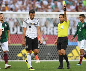 Bao nhiêu nhà đương kim vô địch World Cup thua trận đầu và rồi bị loại?