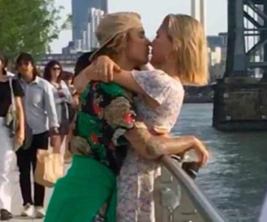 Justin Bieber ôm hôn Hailey Baldwin đắm đuối giữa nơi đông người sau khi chia tay Selena