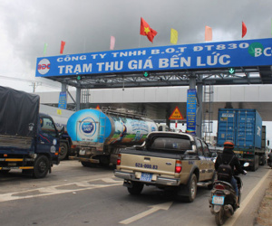 Ngày đầu thu phí BOT ở Long An: 4 lần ùn tắc cục bộ