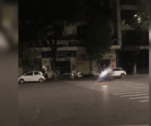 Video: Đoàn xe đua tốc độ cao quanh hồ Hoàn Kiếm, 2 cô gái thương vong khi bám đuổi theo