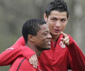Evra: Chớ có dại mà nhận lời qua nhà Ronaldo chơi
