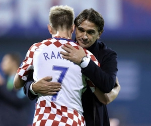 HLV của Croatia nhờ Raktic tư vấn kèm Messi