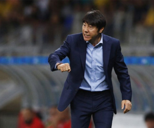 HLV Shin Tae-yong nói gì khi VAR khiến Hàn Quốc thua trận?