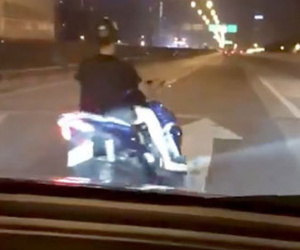 Thanh niên đánh võng chặn đầu ôtô ở đường trên cao Hà Nội