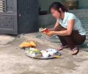 Tranh cãi số tiền 900 triệu đồng, con dâu đốt vàng mã, cãi nhau với bố chồng, nhiều người nhíu mày khi xem xong clip