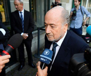 Đang thụ án dài đằng đẵng, Sepp Blatter vẫn làm khách của Putin để cổ vũ Ronaldo