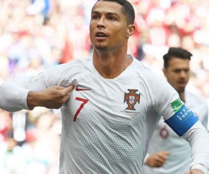 Ghi bàn ngay phút thứ 4, Ronaldo xác lập kỷ lục vô tiền khoáng hậu ở châu Âu