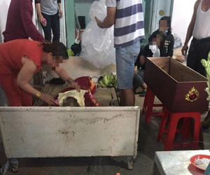 Mẹ của bé gái 4 tuổi nghi bị vợ chồng bạn thân đánh chết: 'Tóc con bé bị bứt, bụng rất nhiều vết châm tàn thuốc lá'