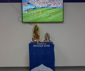 Messi lập... bàn thờ trong phòng thay đồ ở World Cup 2018