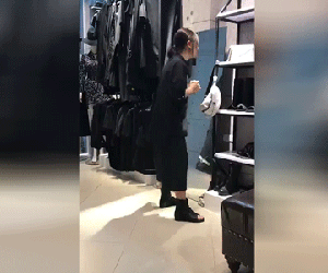 Cô gái gây chú ý khi hát chầu văn trong shop thời trang và thông tin bất ngờ đằng sau