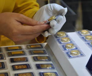 Giá vàng giảm, USD tăng