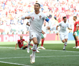 HLV Bồ Đào Nha: 'Ronaldo như rượu vang, càng để lâu càng ngon'