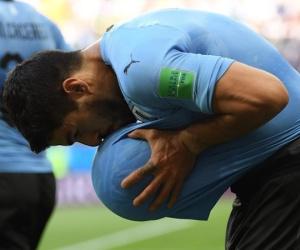 Video: Pha đệm lòng của Suarez mở tỷ số cho Uruguay dưới góc nhìn 3D