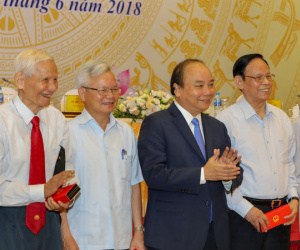 Thủ tướng Nguyễn Xuân Phúc: Tăng thu nhập cho người làm báo nhưng không để báo chí thương mại hóa
