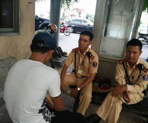 Cứu một thanh niên định nhảy cầu vì nợ 200 triệu cá độ bóng đá