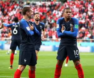 Ghi bàn ở World Cup, sao tuyển Pháp tái hiện màn ăn mừng để đời của Văn Thanh