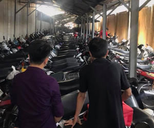 Góc bế tắc: Khi bạn đi thi không làm được bài mà còn gặp bãi giữ xe như thế này thì phải làm gì?