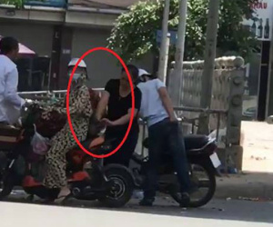 'Nữ quái áo đen' móc ví khách mua hoa quả ở Hà Nội đã được công an phường bàn giao cho Đội Cảnh sát hình sự