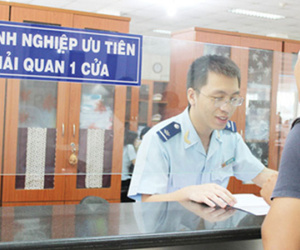 Thủ tục hải quan một cửa nhưng bị chê 'còn nhiều khóa’
