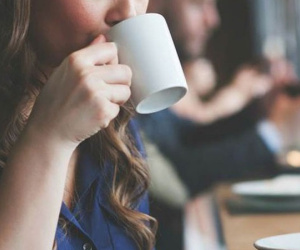 Cô gái nhận rổ 'gạch đá' vì thắc mắc: Trong quán không thiếu gái đẹp mà nhân viên lại xin FB của đứa béo nhất, con trai giờ thích thế à?