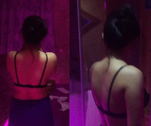 Tiếp viên massage không mặc áo, cởi nội y đấm bóp cho khách