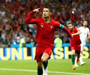 Chơi thăng hoa, Ronaldo vẫn có nguy cơ rời World Cup từ vòng bảng
