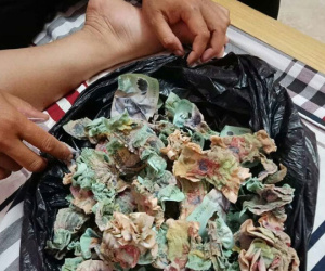 Để quên túi tiền 100 triệu dưới máy phát điện, gia chủ cay đắng nhận về đống 'nhựa chiên xù'