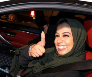 Phụ nữ Ả Rập Saudi được lái xe: Chị em háo hức lên đường giữa đêm
