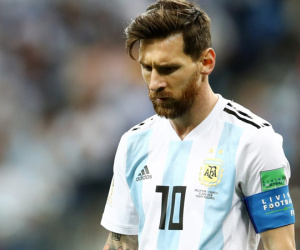 Huyền thoại Argentina: Chúng ta có hàng triệu vấn đề, và tất cả đổ hết lên đầu Messi