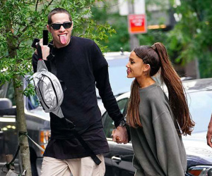 Sau khi tiết lộ 'con số tế nhị' về bạn trai, Ariana Grande lại bị cho rằng đang có bầu