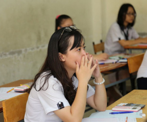 Sau toán và văn, thí sinh hồi hộp chờ đề thi ngoại ngữ