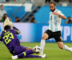 Gonzalo Higuain 'chân gỗ' ám tuyển Argentina đến bao giờ?