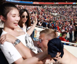 Sao nữ TQ hốt hoảng vì bị 'quấy rối' trên khán đài World Cup