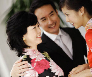 Trong khi nhà gái nườm nượp trao vàng cưới cho cô dâu thì bố mẹ chồng tôi ngồi im uống nước như chẳng biết gì