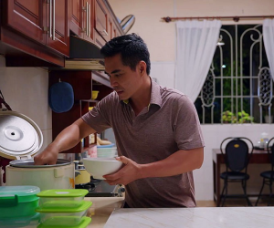Gạo Nếp Gạo Tẻ tập 23: Khán giả rớt nước mắt khi doanh nhân Kiệt ngày nào giờ ăn cơm thừa canh cặn nơi xó bếp