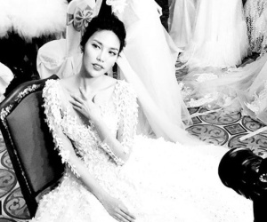 Lan Khuê 'khoe' nhẫn đính hôn kim cương cỡ 'khủng' nhận được từ bạn trai John Tuấn Nguyễn