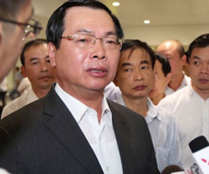 Một năm, ông Vũ Huy Hoàng đi nước ngoài hơn nửa thời gian làm việc