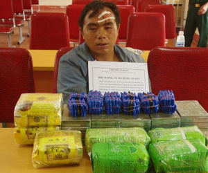 Bắt thầy giáo mang súng vận chuyển ma túy 'khủng'