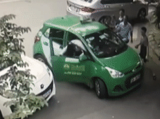 Khởi tố vụ tài xế taxi bị lái xe Mercedes đánh chảy máu đầu