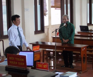 U70 trả giá vì hiếp dâm bé gái trong phòng ngủ