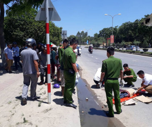 Bé gái 5 tuổi bị xe tải cán qua người tử vong trong lần đầu về thành phố chơi