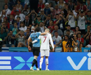 Uruguay nín thở với chấn thương của "người hùng" Cavani