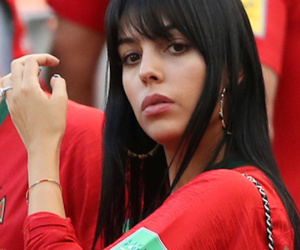 Bồ Đào Nha bị loại khỏi World Cup, fan trút giận lên bạn gái Ronaldo