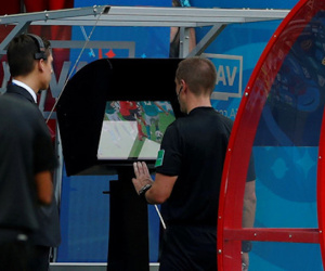 FIFA bị kiện bồi thường hơn 400 tỉ đồng về phát minh VAR
