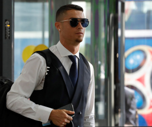 Ronaldo cùng đồng đội bảnh bao lên đường về nước